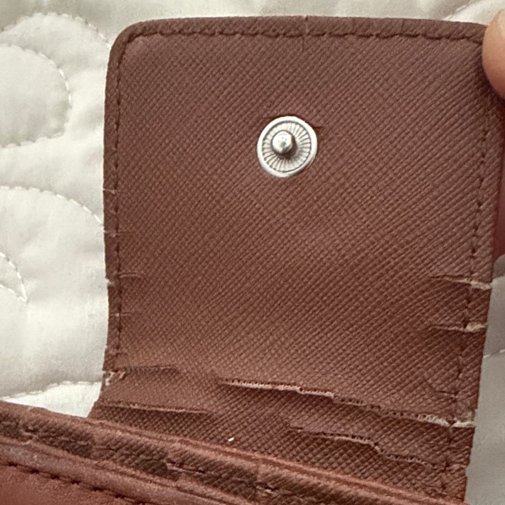 Elegant Brown Leather Tote Bag - Picture 9 of 12